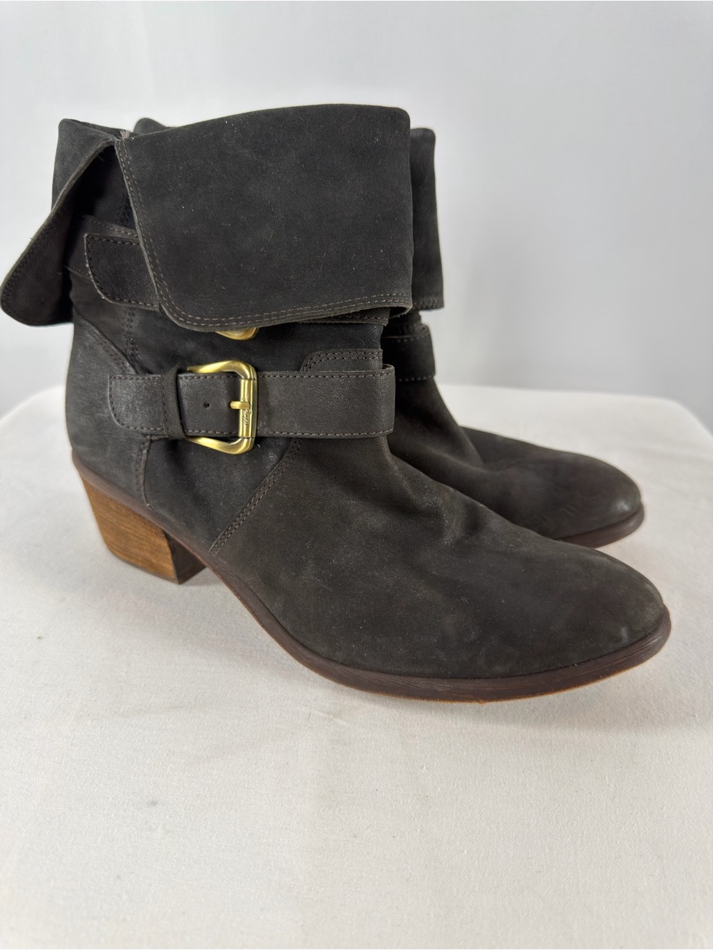 Donald J Pliner Leather Fold Over Buckle Boots in Gray Size 9